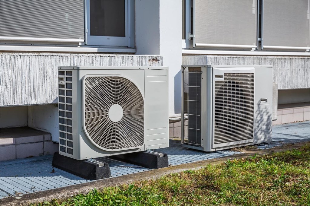 ¿Cómo se aprovecha el calor del aire en un sistema de aerotermia para calentar una vivienda?