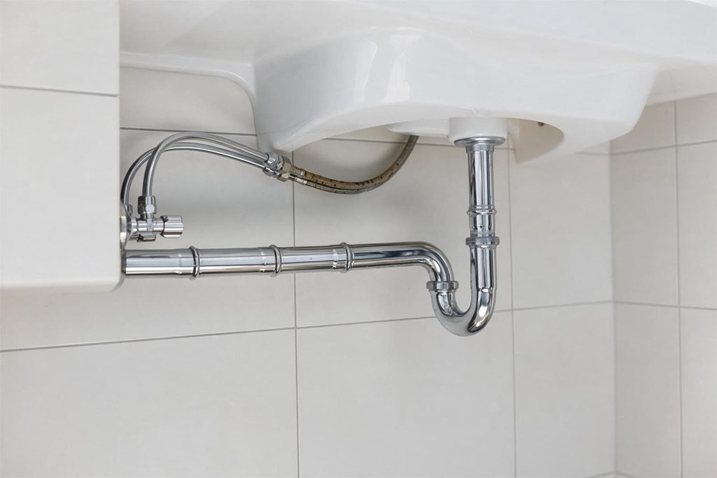 7 señales de que la tubería oculta de tu baño está dañada