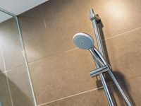 Cómo conseguir un baño más accesible y seguro cambiando la bañera