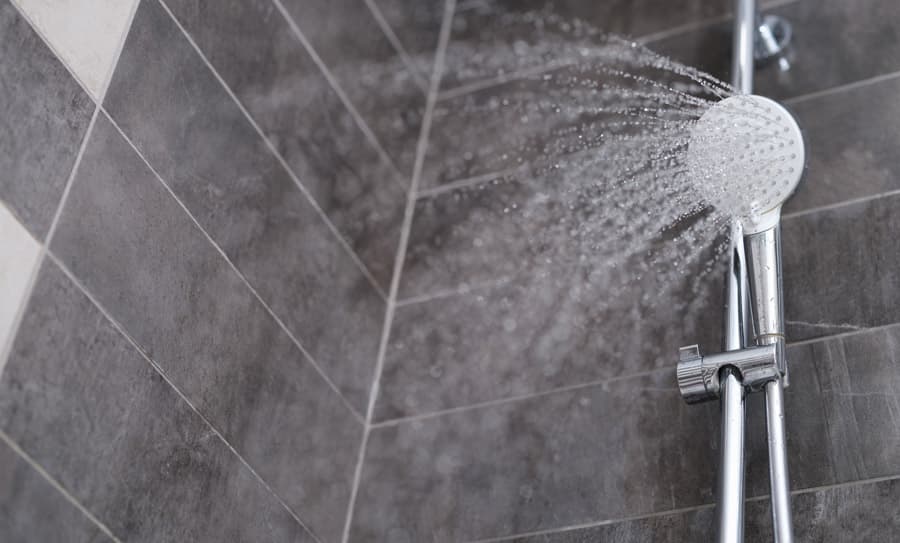 ¿Te interesa cambiar la bañera por una ducha?